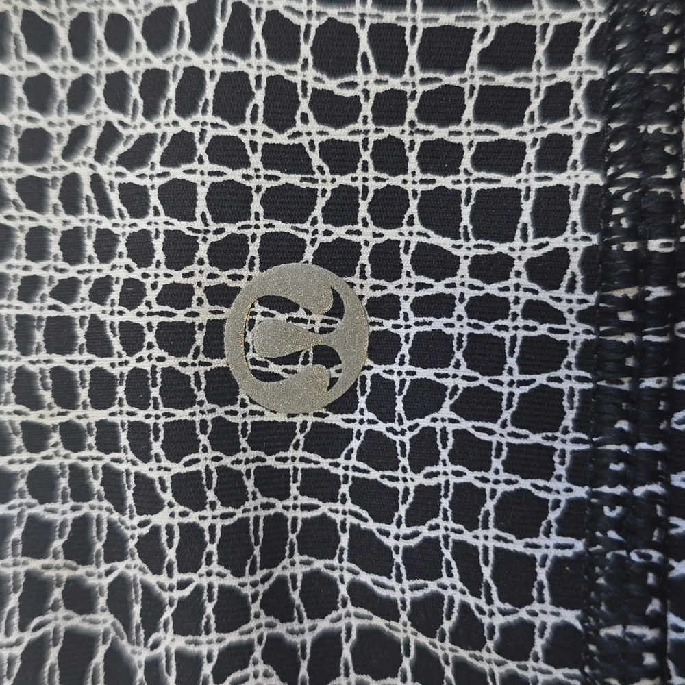 EUC 💎 Lululemon Wild And Free TightFall Net White Black/Black Size 4 - Picture 9 of 9